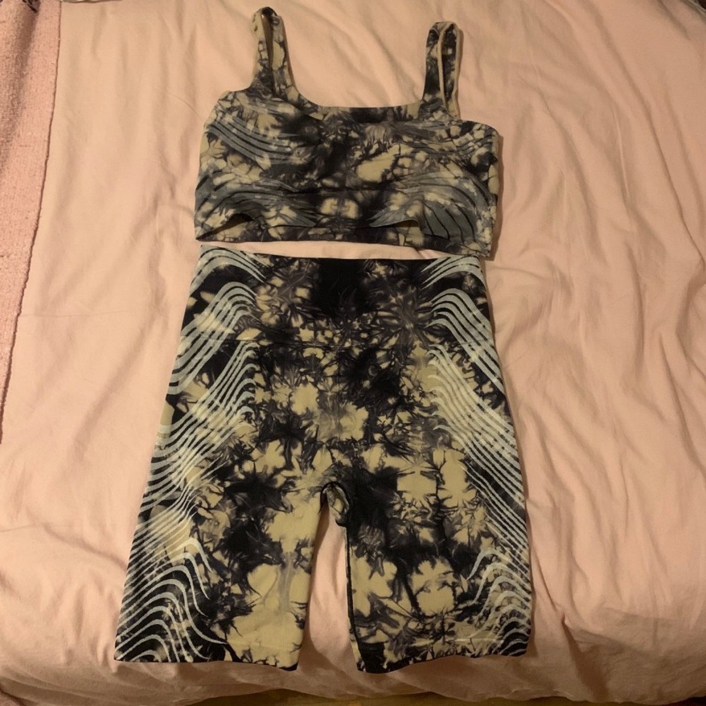 NWOT Athleta 2PC SET Seamless Tie Dye Yoga Top & Biker Shorts 🧿